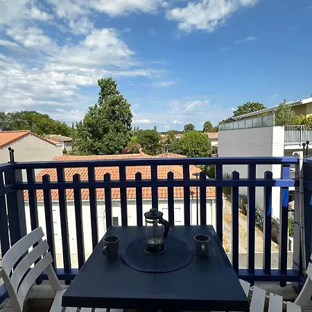 Proche Bassin D'arcachon Avec Balcon *